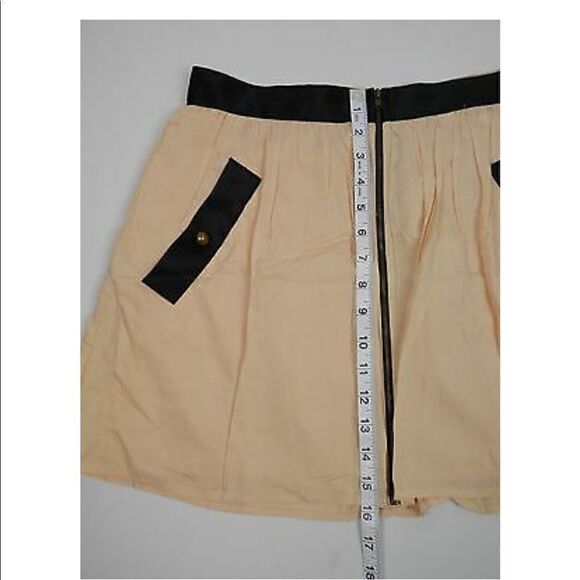 Tan Front Zipper Skirt w/ Pockets - Picture 5 of 6